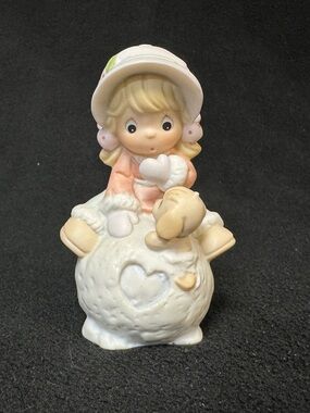 Vintage PRECIOUS MOMENTS Hug Before Melt Porcelain Figurine Avon Exclusive 2001